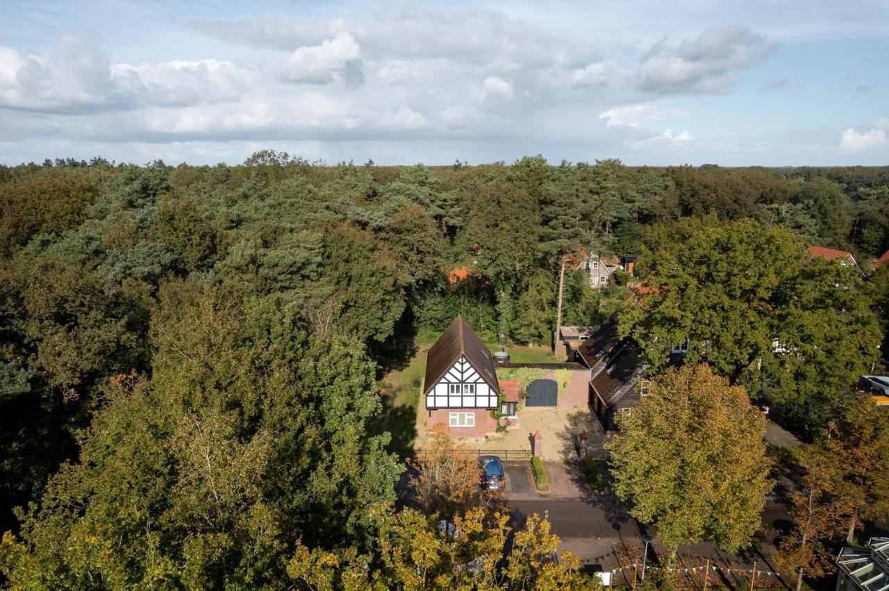 Beautiful English Villa With Hottub Зёйдволде Экстерьер фото