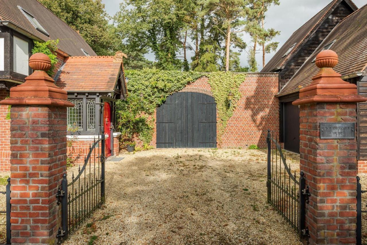 Beautiful English Villa With Hottub Зёйдволде Экстерьер фото