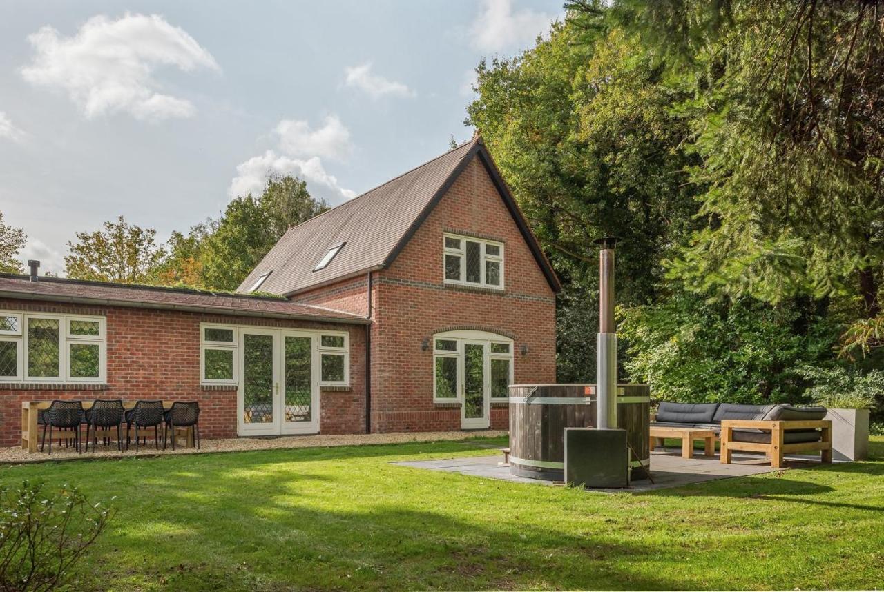 Beautiful English Villa With Hottub Зёйдволде Экстерьер фото